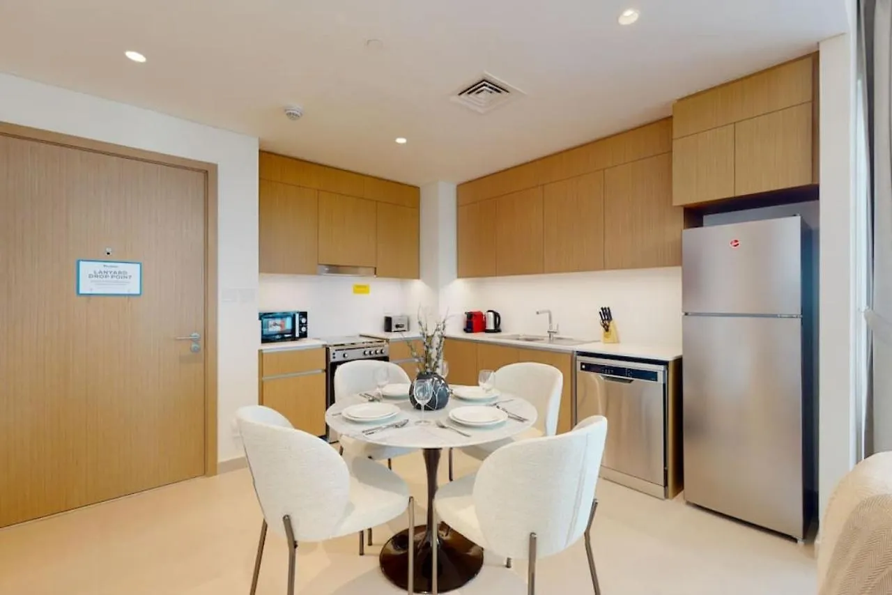 Summer At Creek Beach - Sophisticated One Bedroom Dubai Apartment